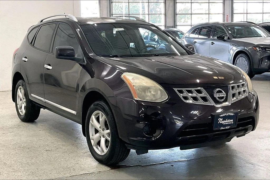 Used 2011 Black Nissan SV image 34
