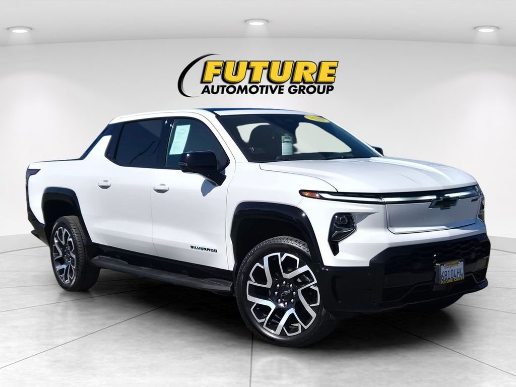 Used 2025 White Chevrolet RST image 1