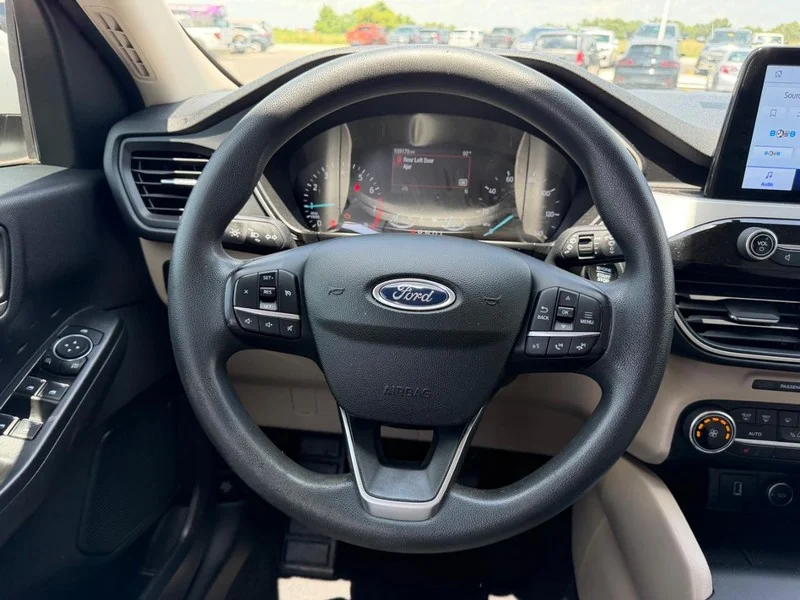Certified Used 2020 Oxford White Ford SE image 11