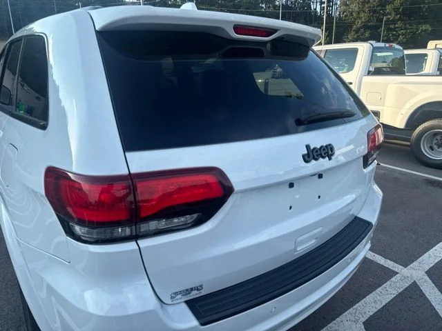 Used 2020 White Jeep Altitude image 4