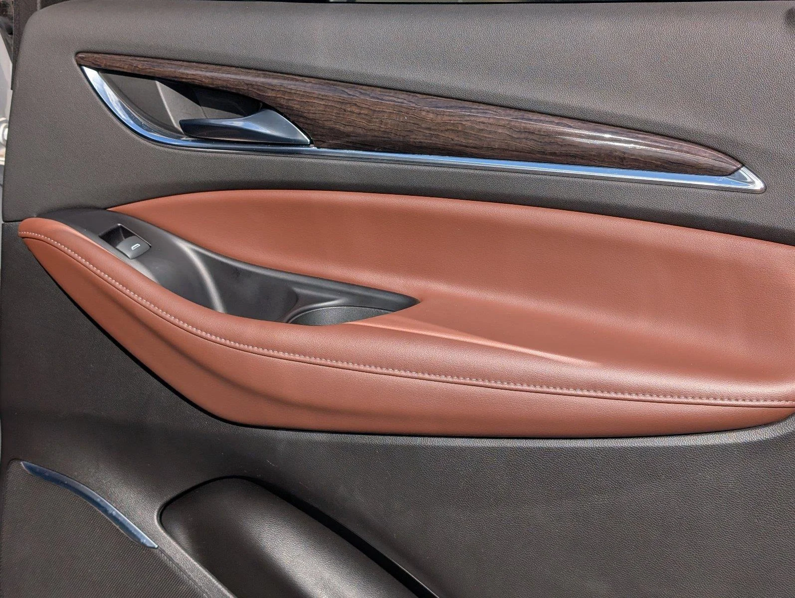 Used 2018 Includes Satin Nickel lower exterior accent color. Buick Avenir image 37