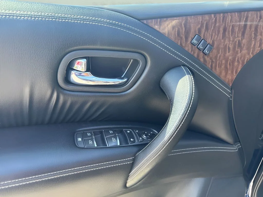 Used 2019 Blue Nissan SL image 32