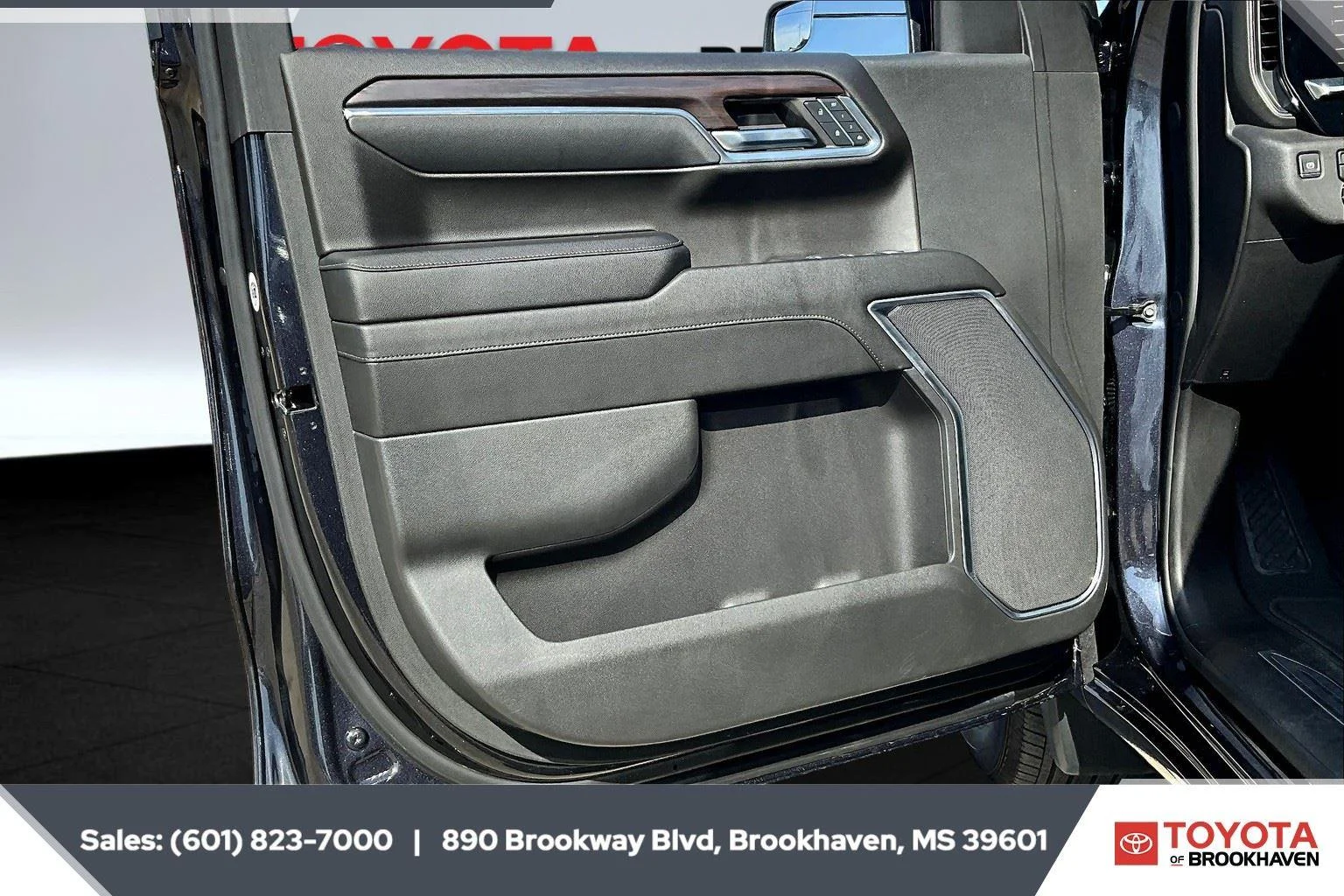 Used 2024 Titanium Rush Metallic GMC SLT image 17