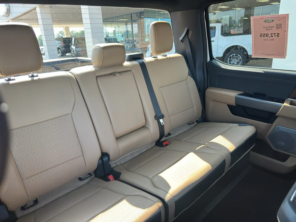 Used 2025 Star White Metallic Tri-Coat Ford LARIAT image 37