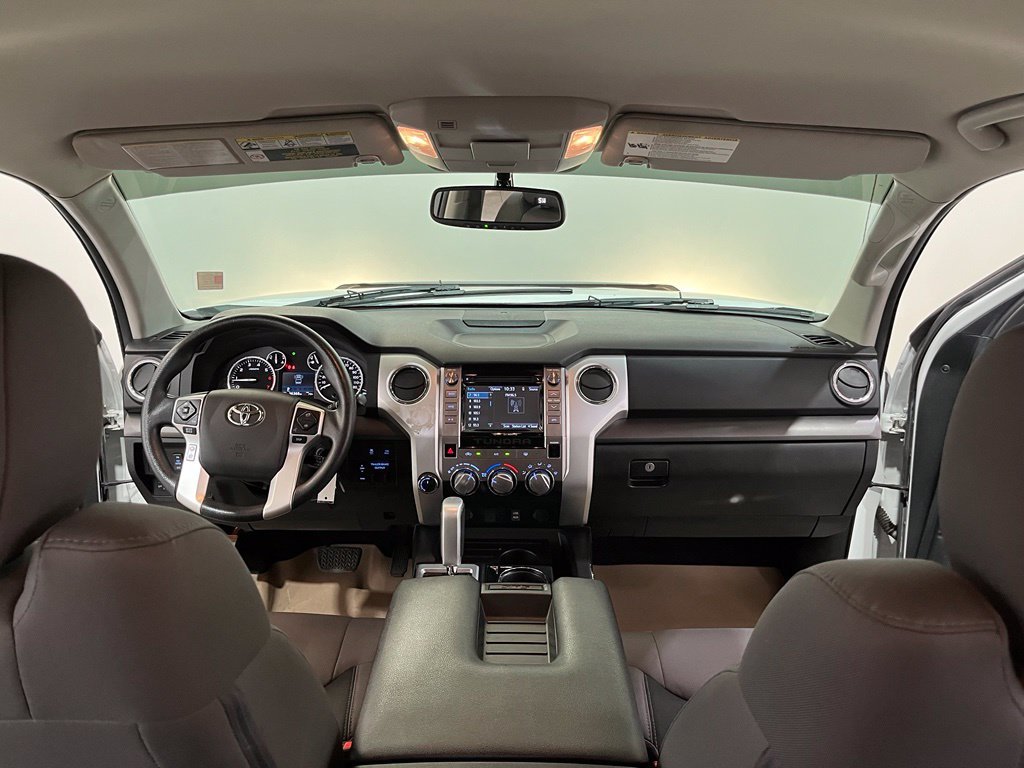 Used 2017 Super White Toyota SR5 image 17