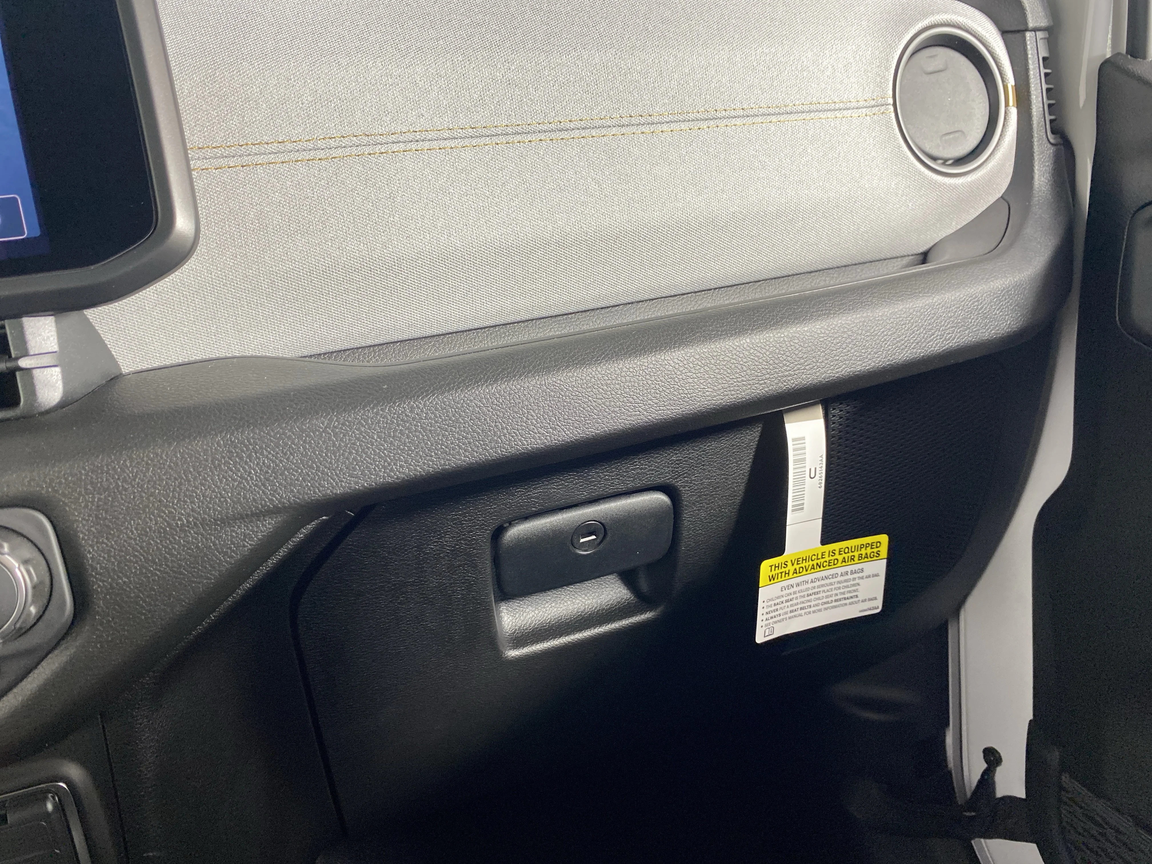 New 2026 Bright White Clearcoat Jeep Sport S image 27