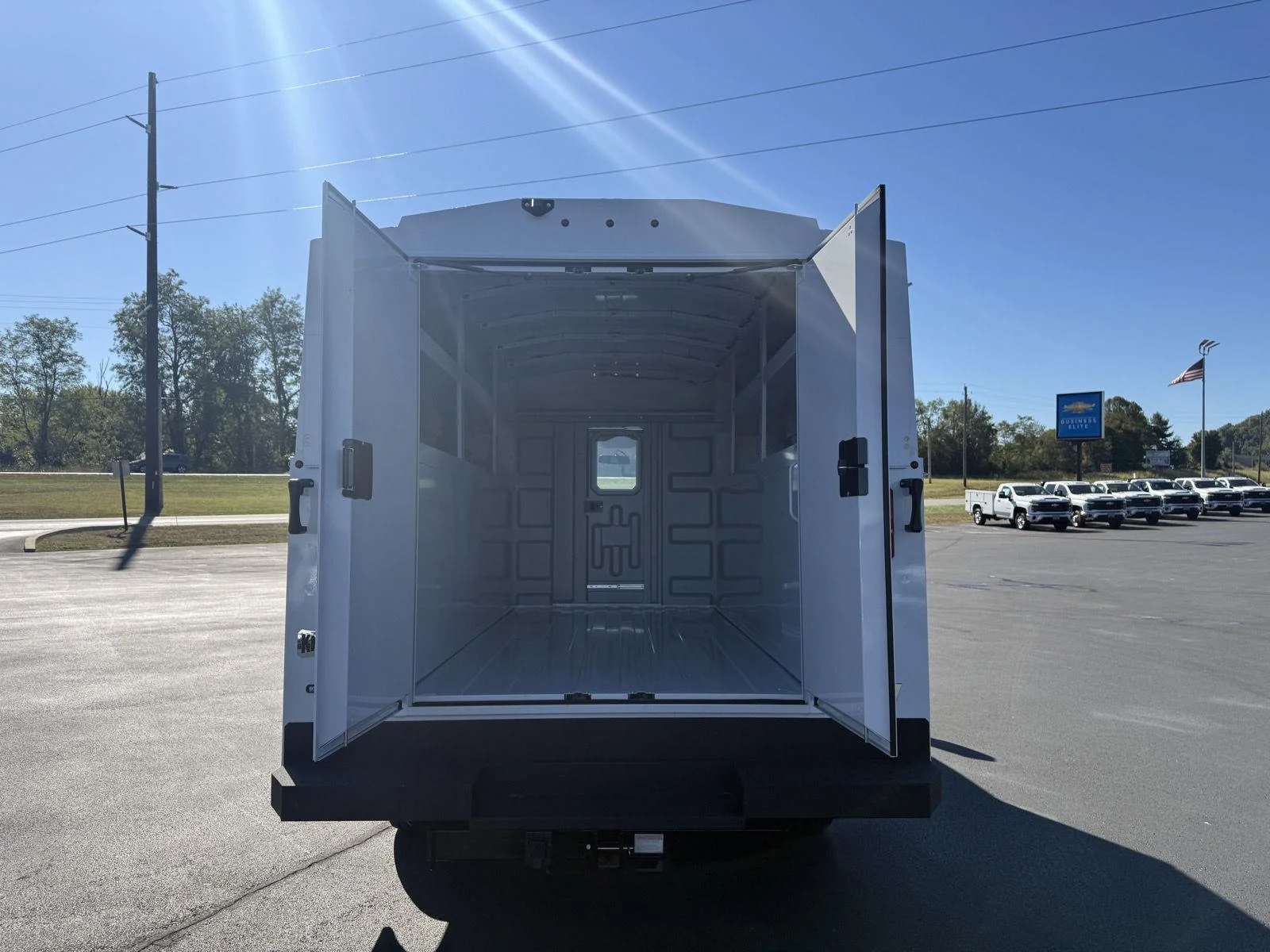 New 2026 Summit White Chevrolet 1WT image 11