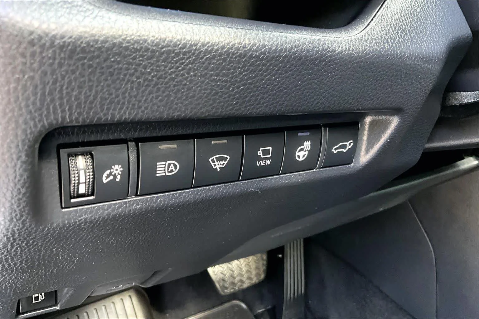 Certified Used 2022 Blizzard Pearl/Midnight Black Metallic Toyota Hybrid XSE image 33
