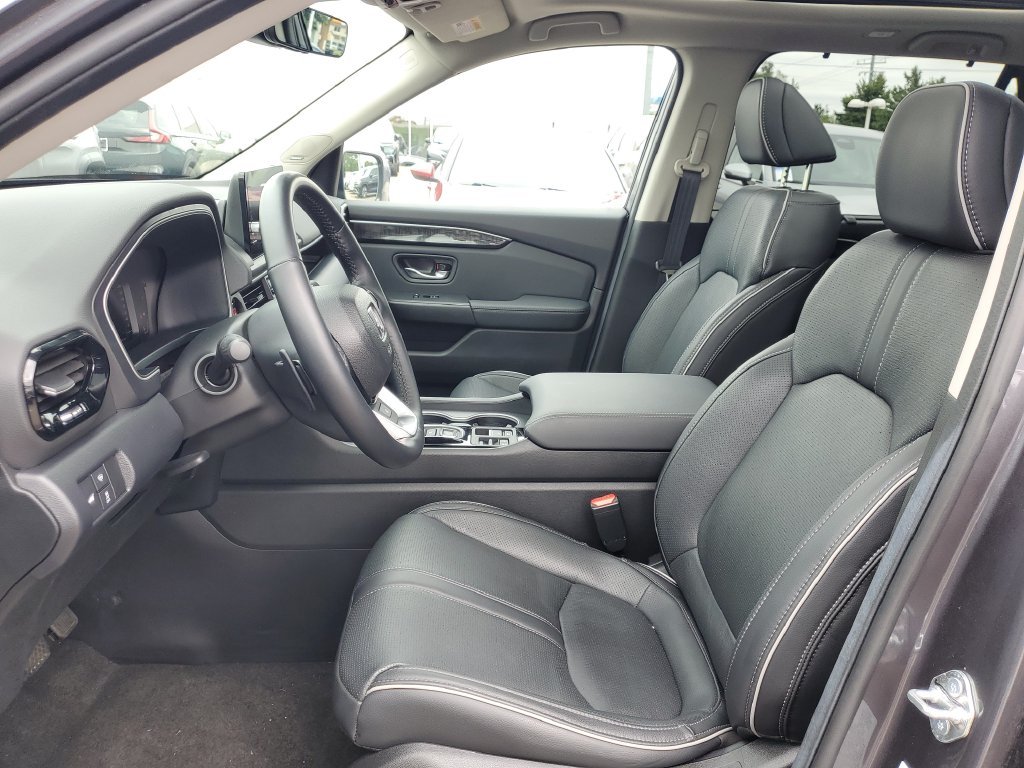 Certified Used 2025 Modern Steel Metallic Honda AWD Elite image 11