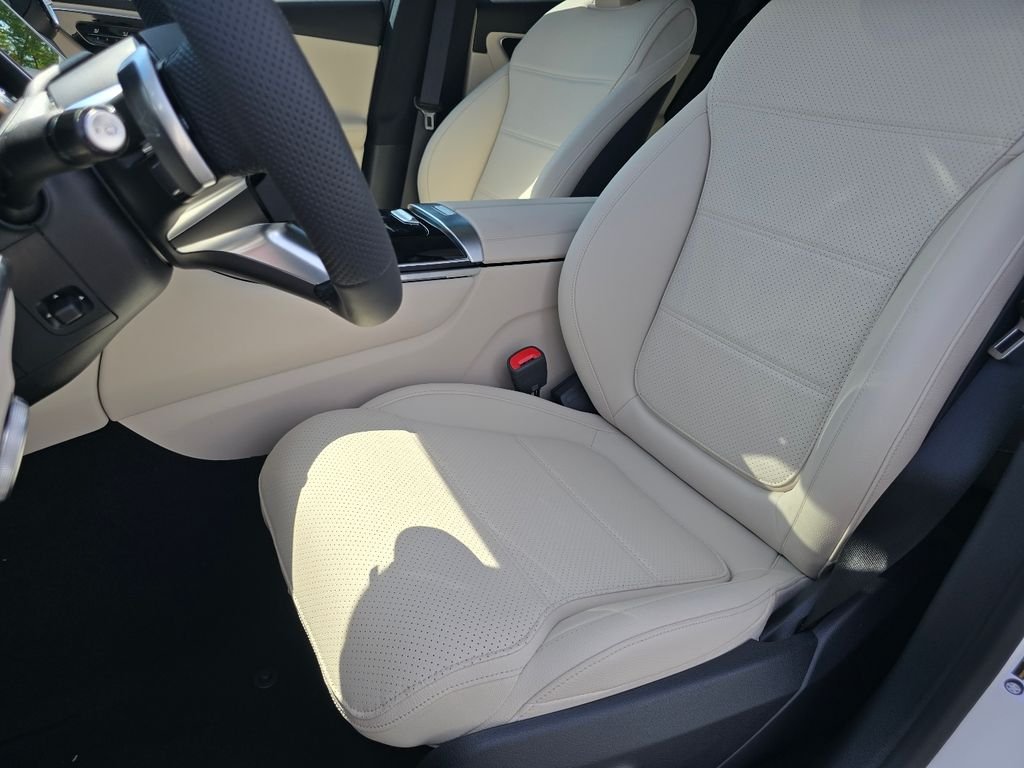 New 2027 MANUFAKTUR Moonlight White Metallic Mercedes-Benz GLC 300 image 29