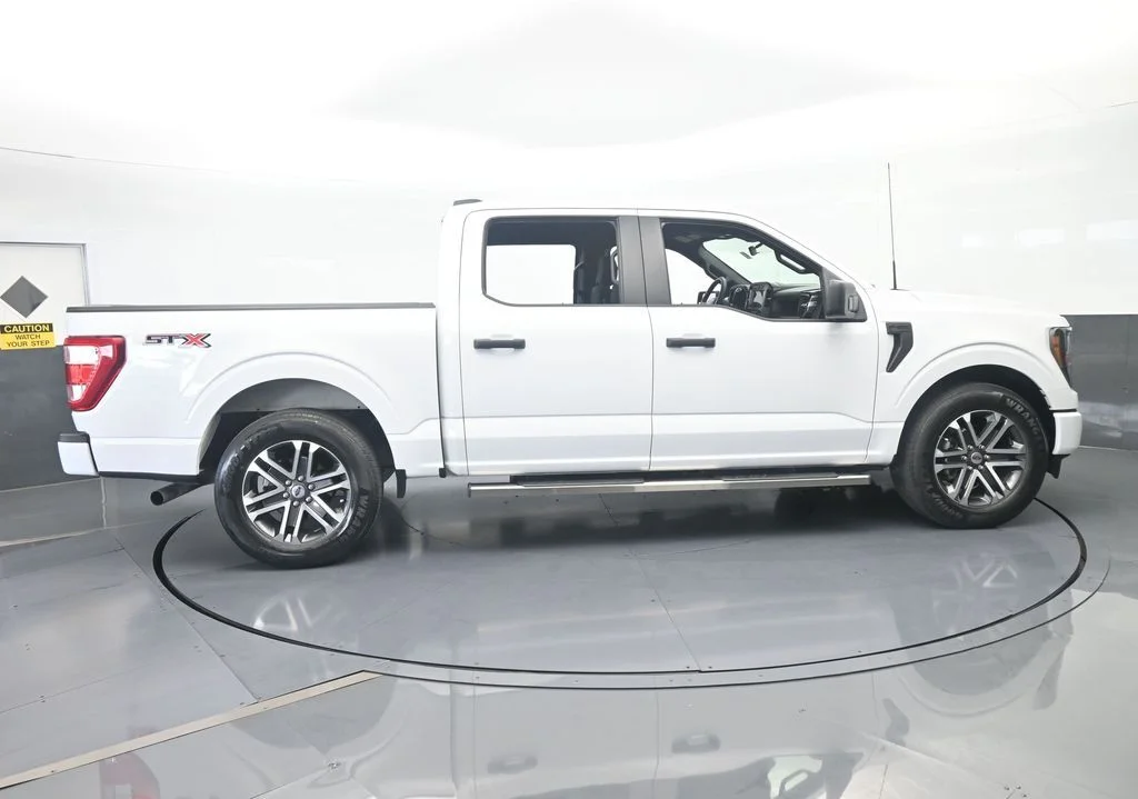 Used 2023 Oxford White Ford XL image 7