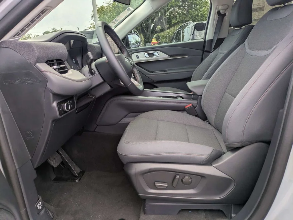 New 2026 Space White Metallic Ford Active image 22