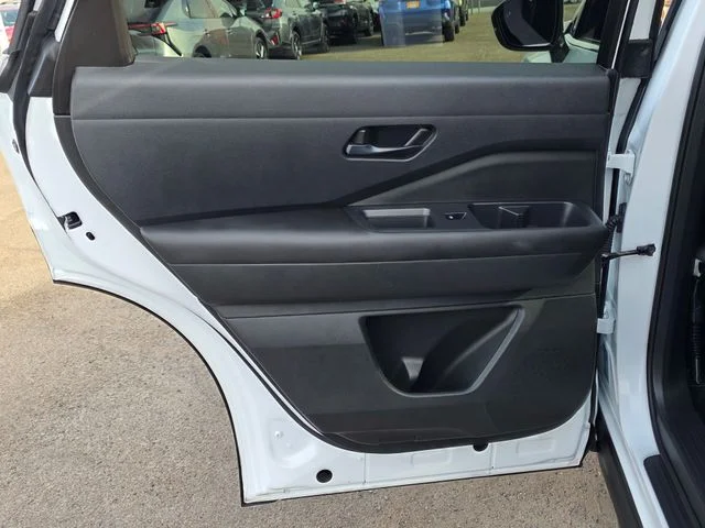 2025 Nissan Pathfinder SV - Photo 18