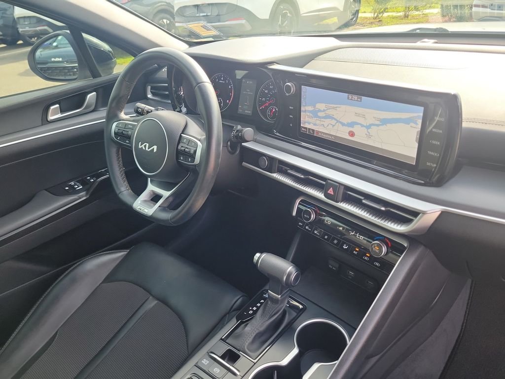 Used 2024 White Kia GT-Line image 8