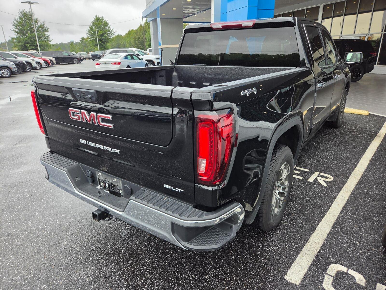 Used 2025 Onyx Black GMC SLT image 7
