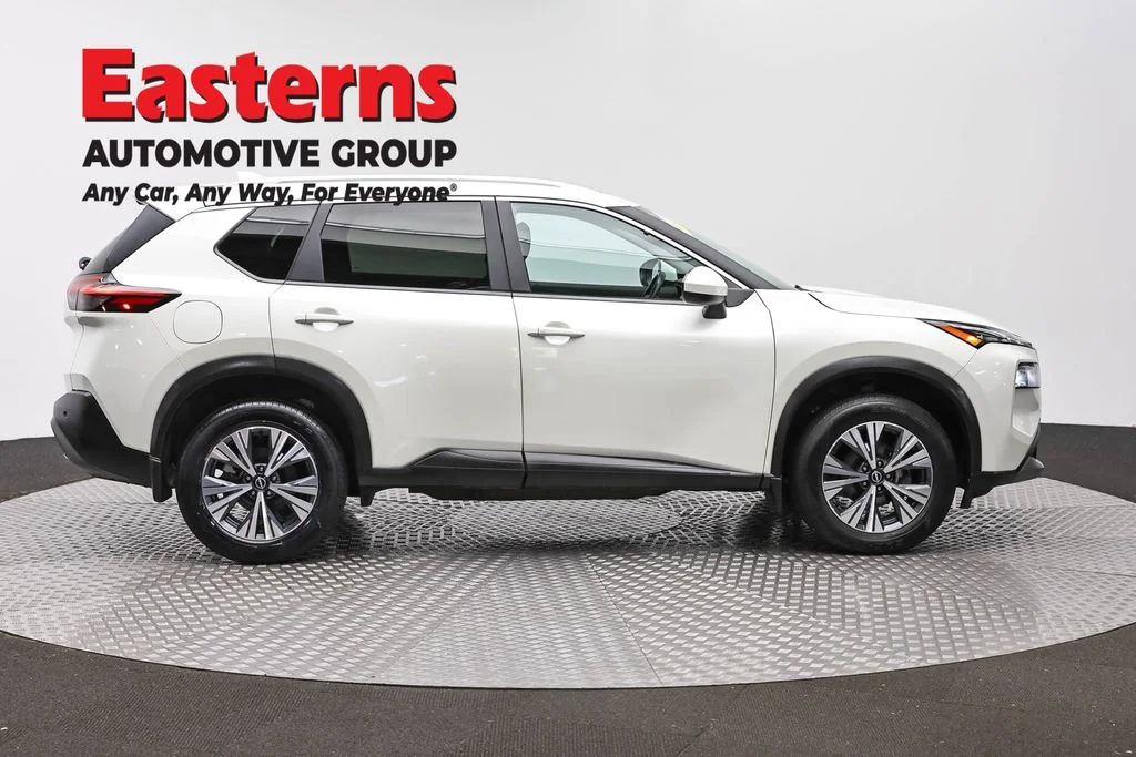 Used 2023 White Nissan SV image 4
