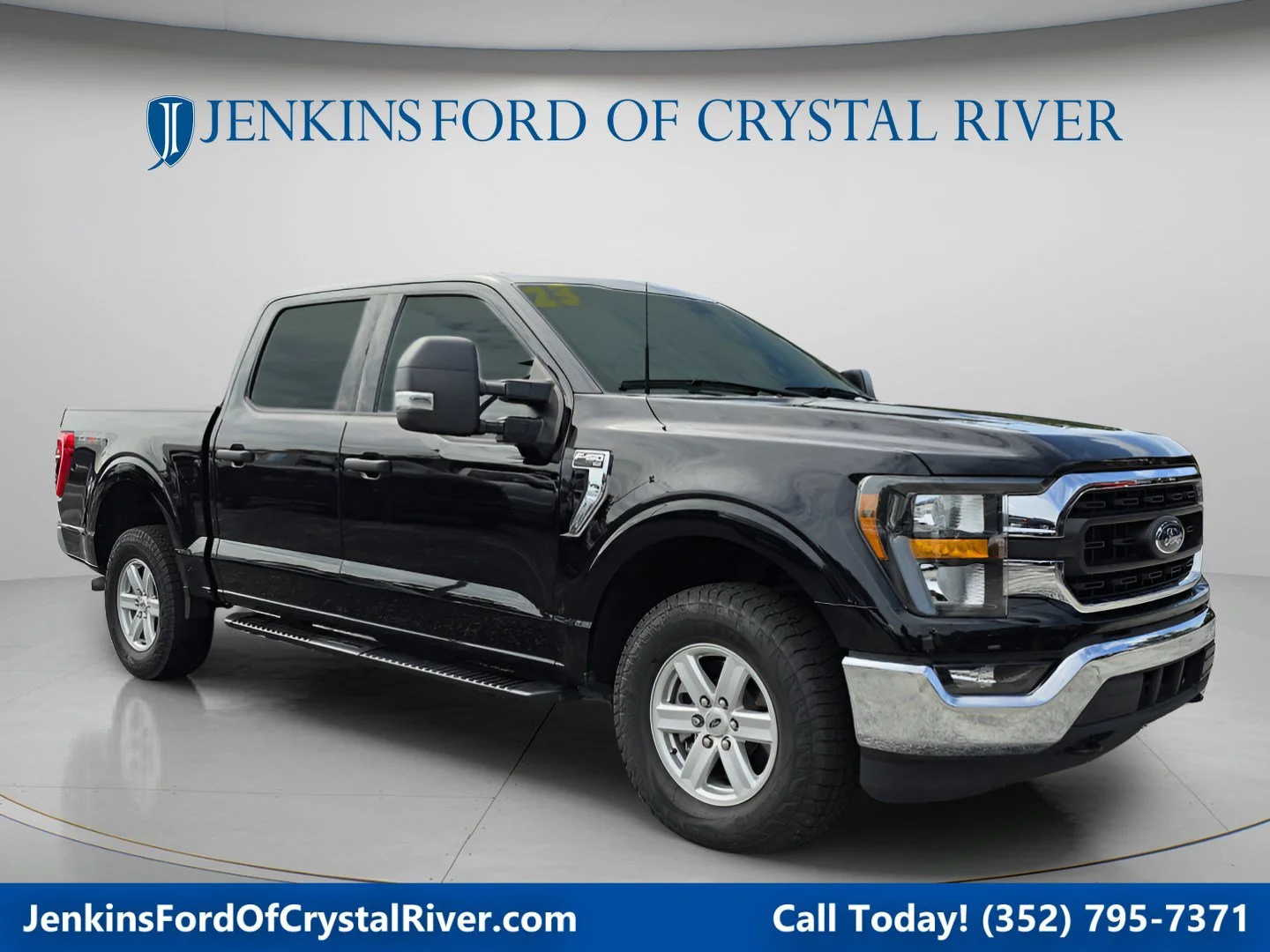 Used 2023 Agate Black Metallic Ford XLT image 1