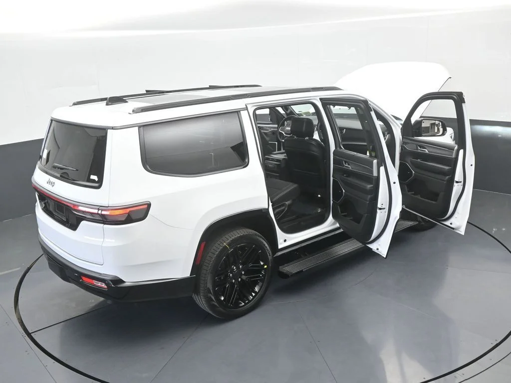 New 2026 Bright White Clear-Coat Exterior Paint Jeep Limited Reserve image 72