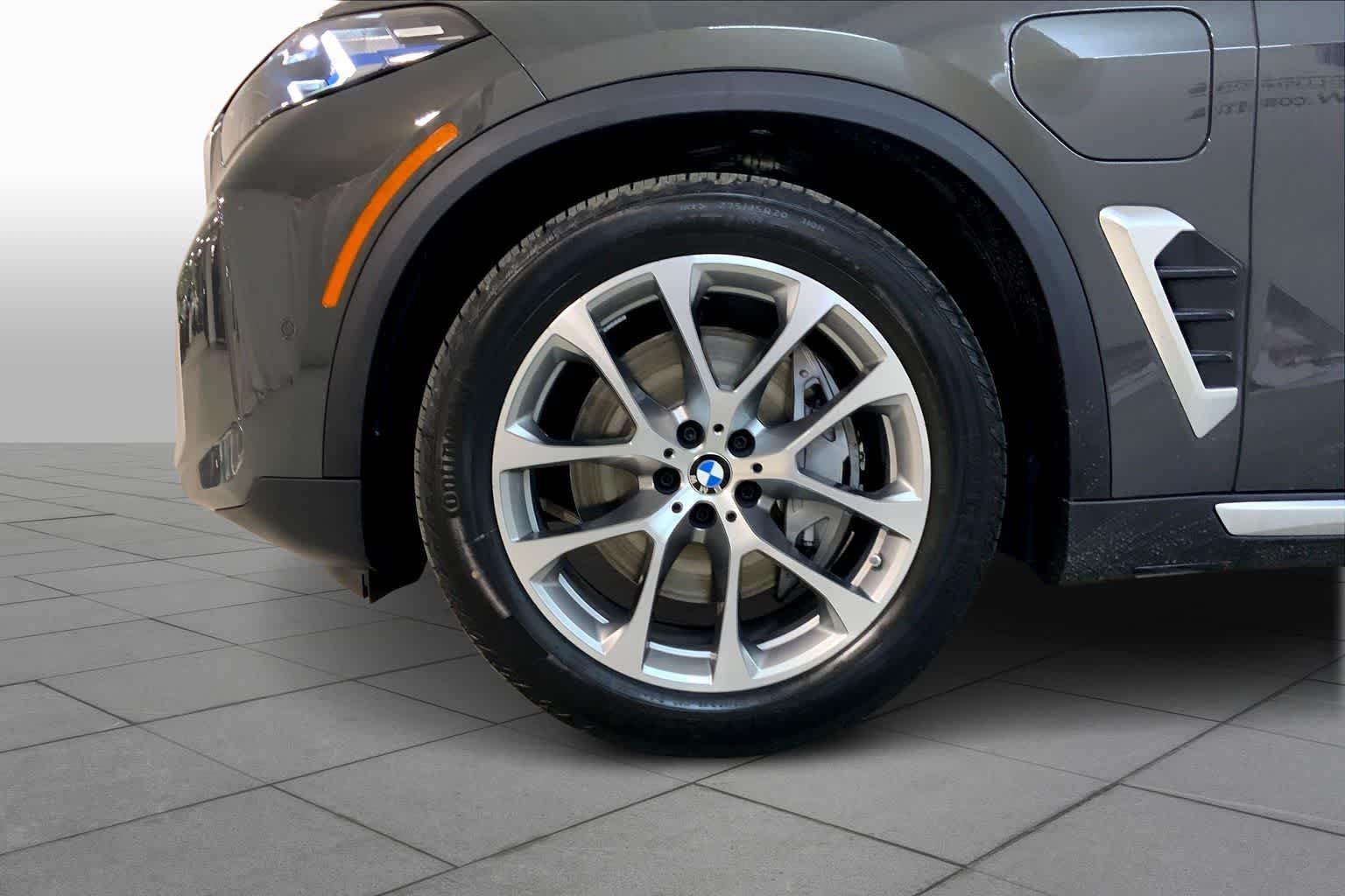 New 2026 Dravit Grey Metallic BMW xDrive50e image 11