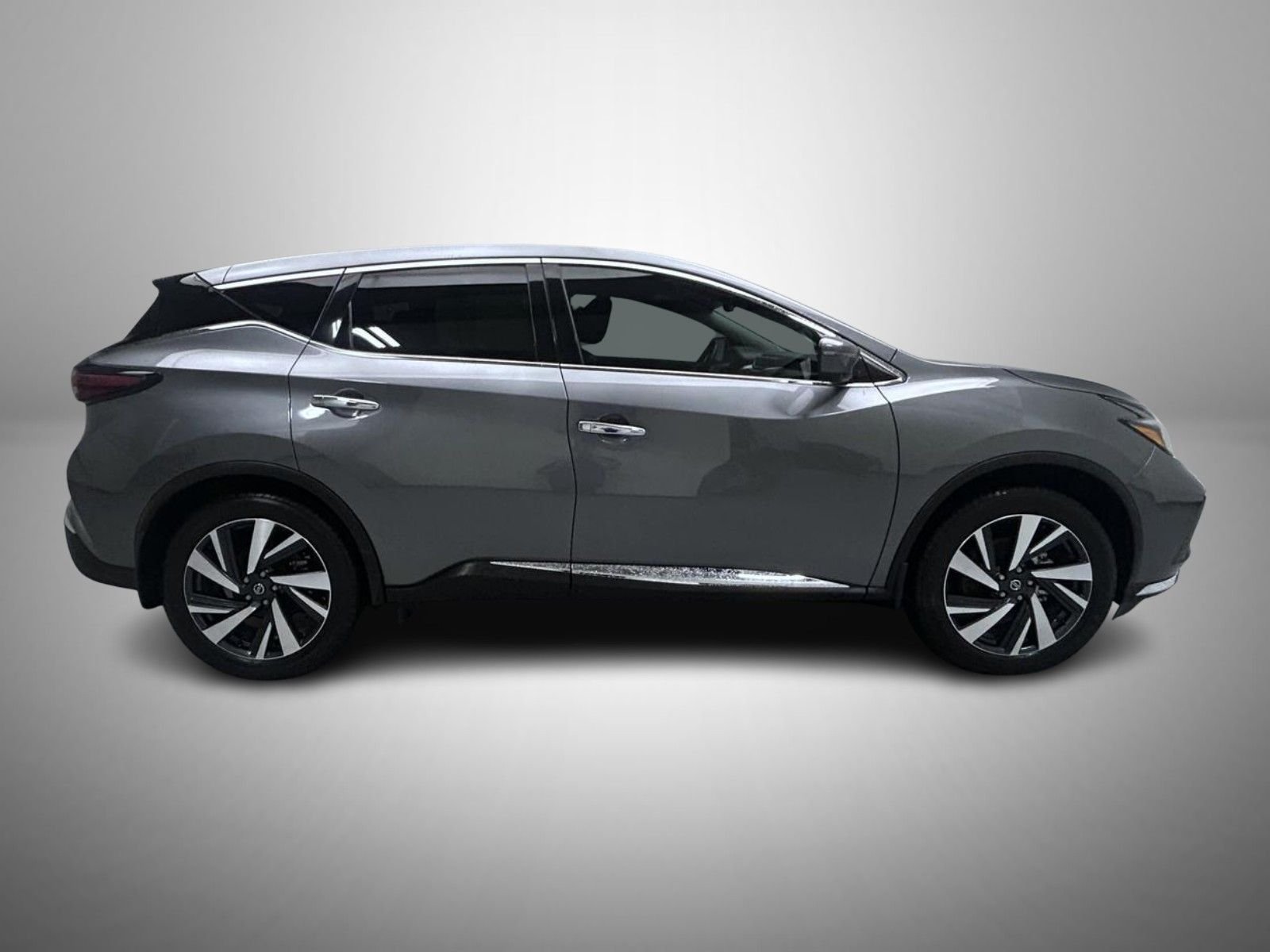 Used 2022 Gray Nissan SL image 4