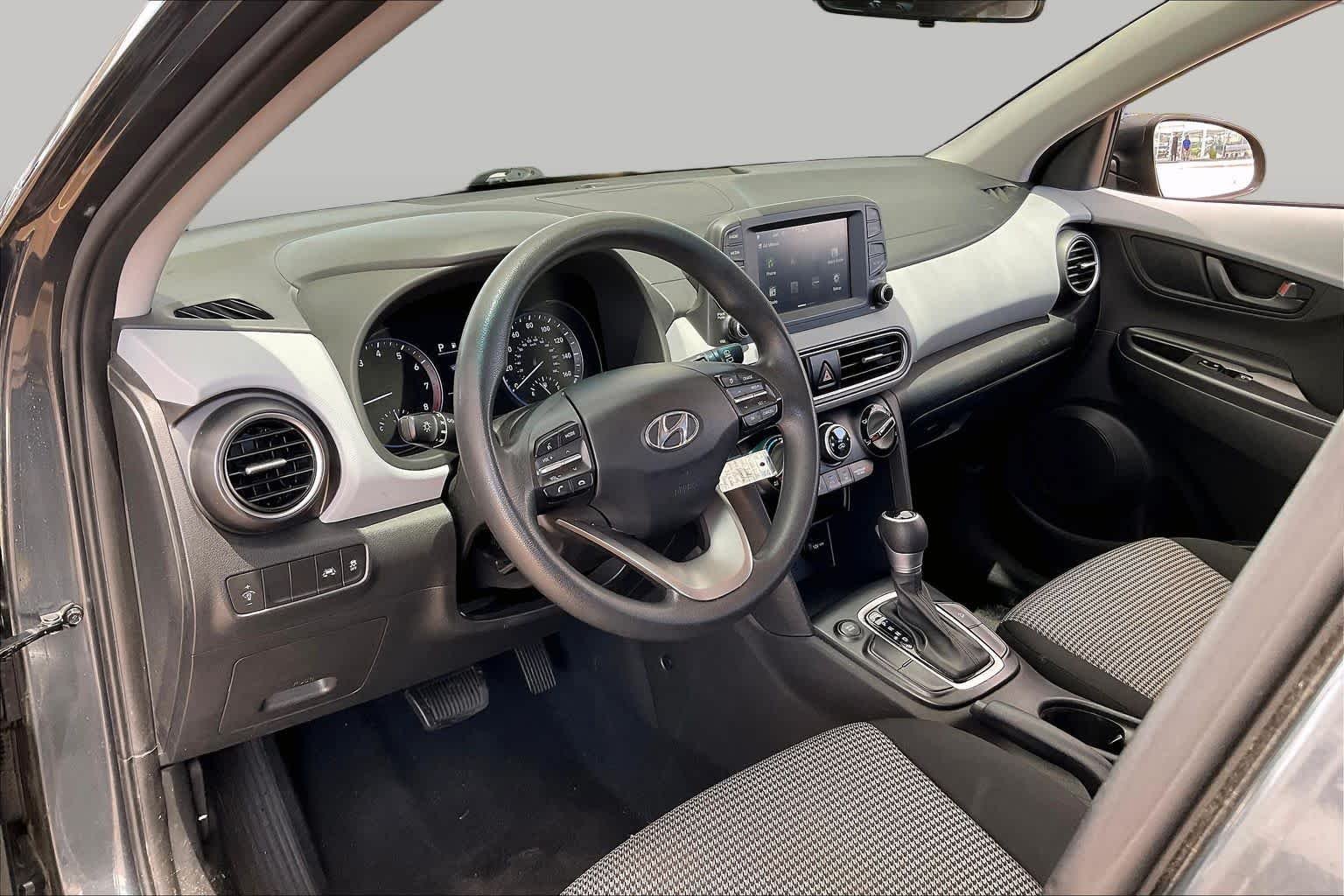 Used 2021 Thunder Gray Hyundai SE image 16