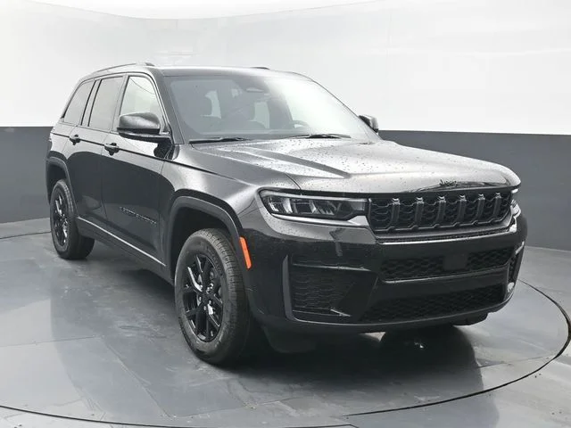 New 2026 Diamond Black Crystal Pearl-Coat Exterior Paint Jeep Altitude image 9