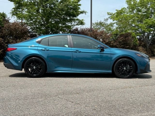 Used 2025  Toyota SE image 9