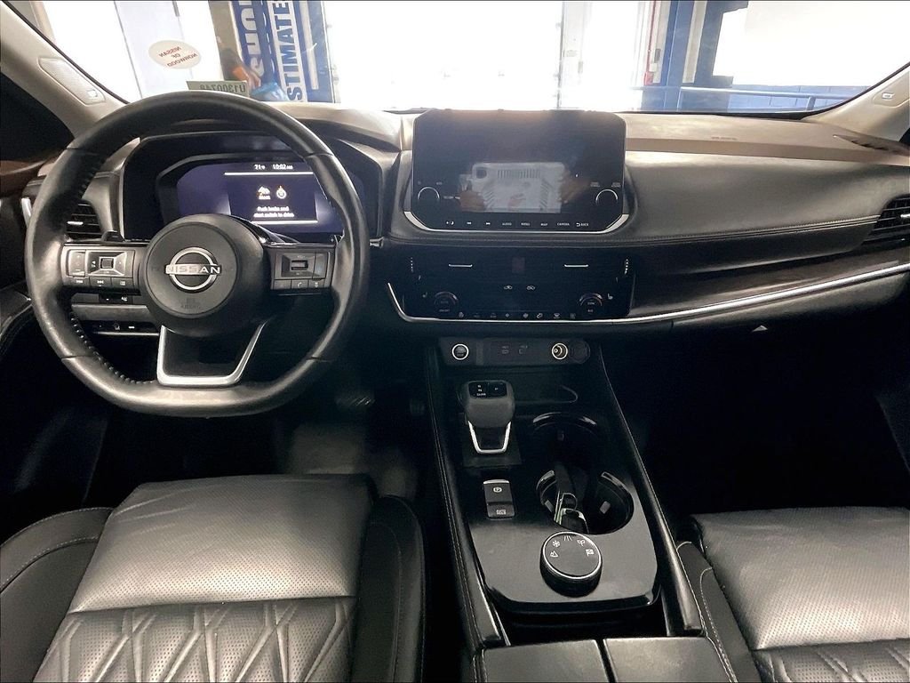 Used 2023 White Nissan Platinum image 21