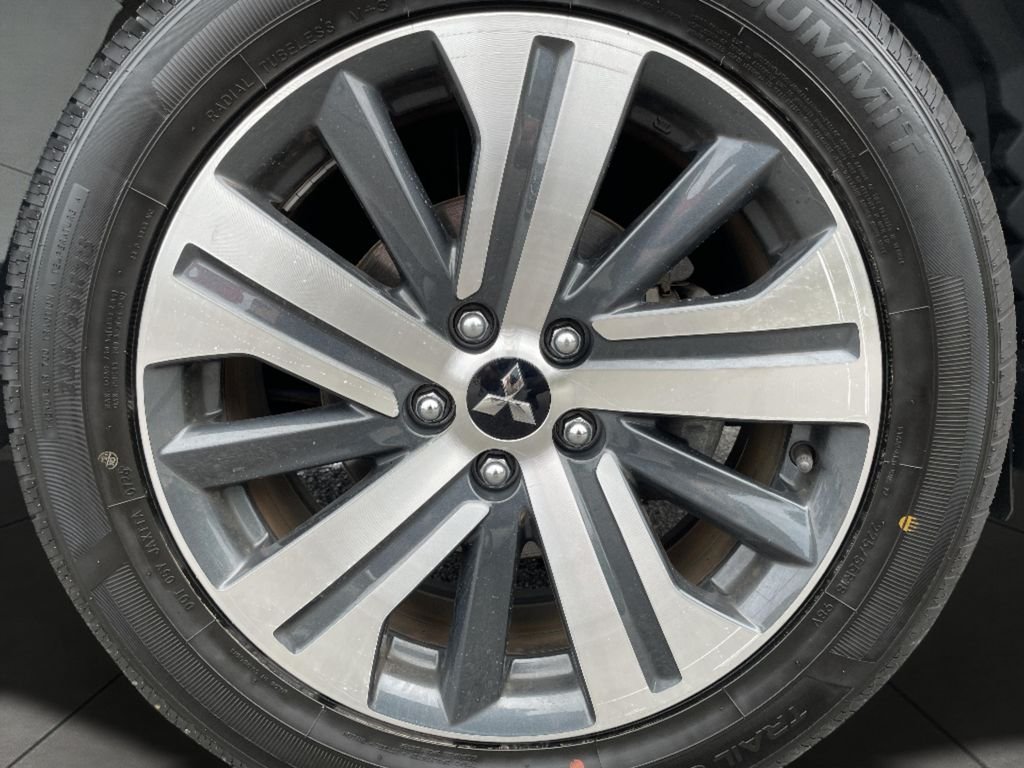 Used 2024 Gray Mitsubishi 2.0 ES image 28