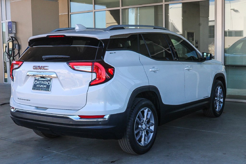 Used 2023 White GMC SLT image 8