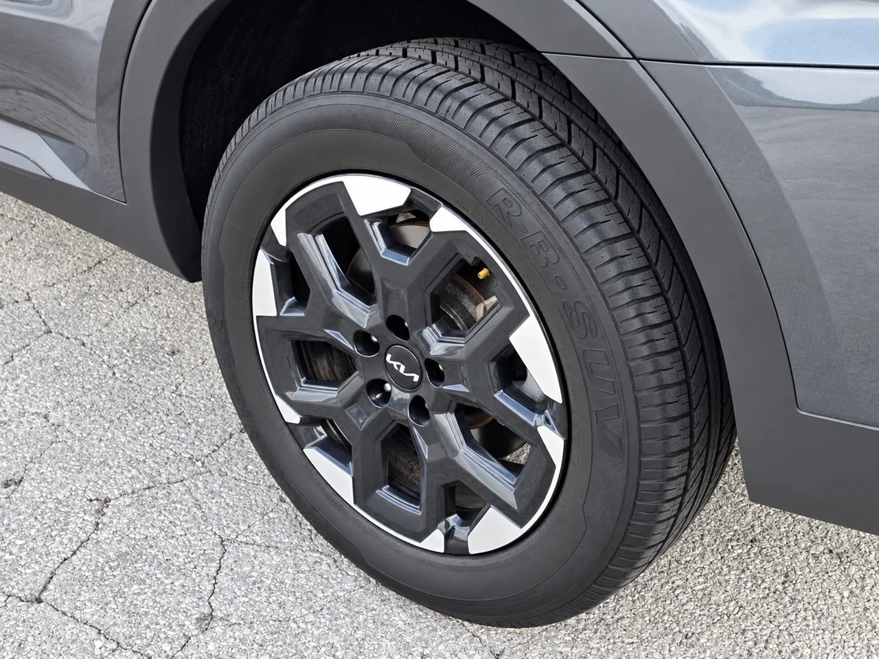 Used 2024  Kia S image 10