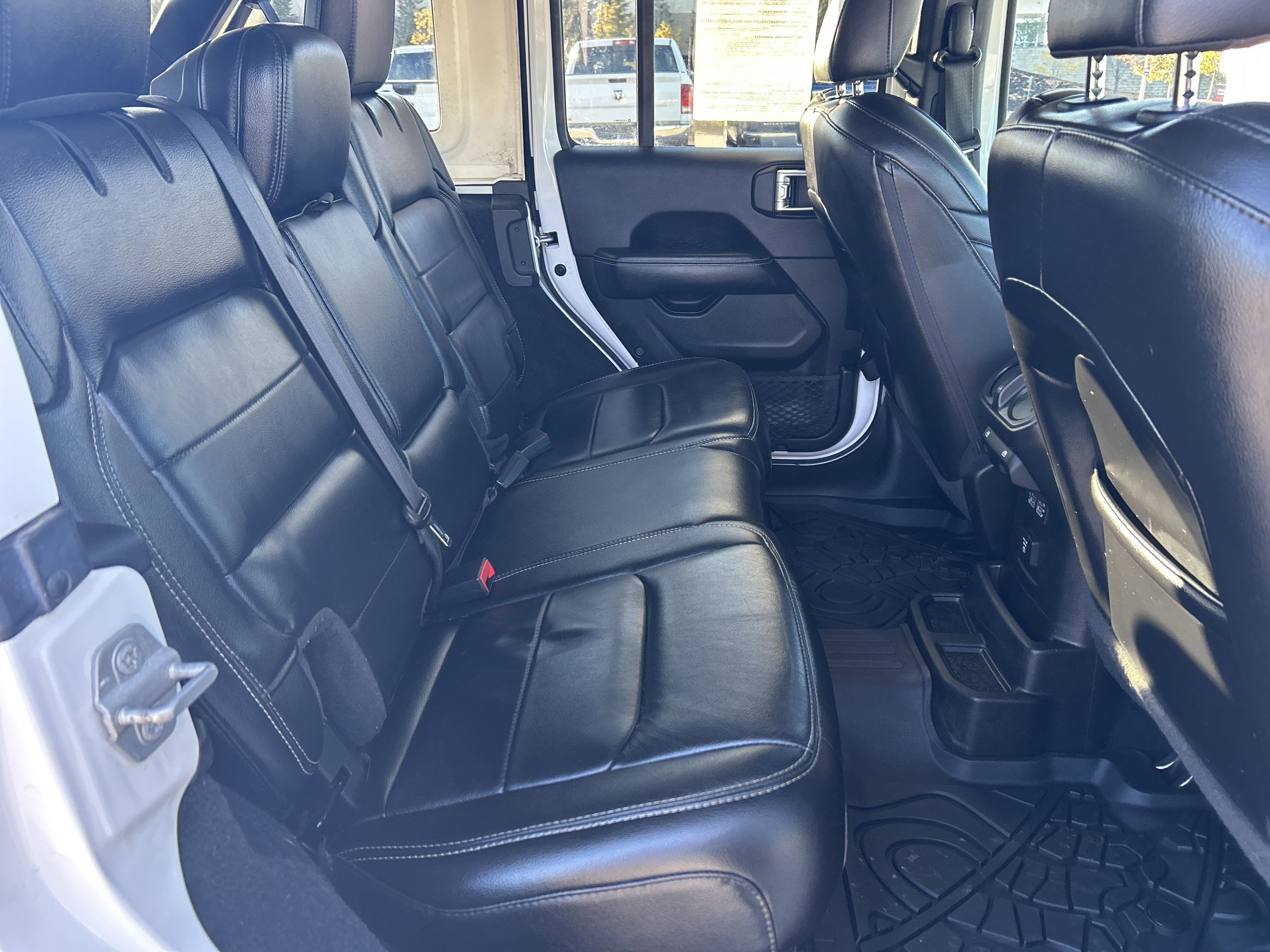 2020 Jeep Wrangler Unlimited Sahara photo 3