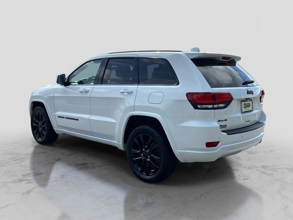 Used 2022 White Jeep Laredo X image 5