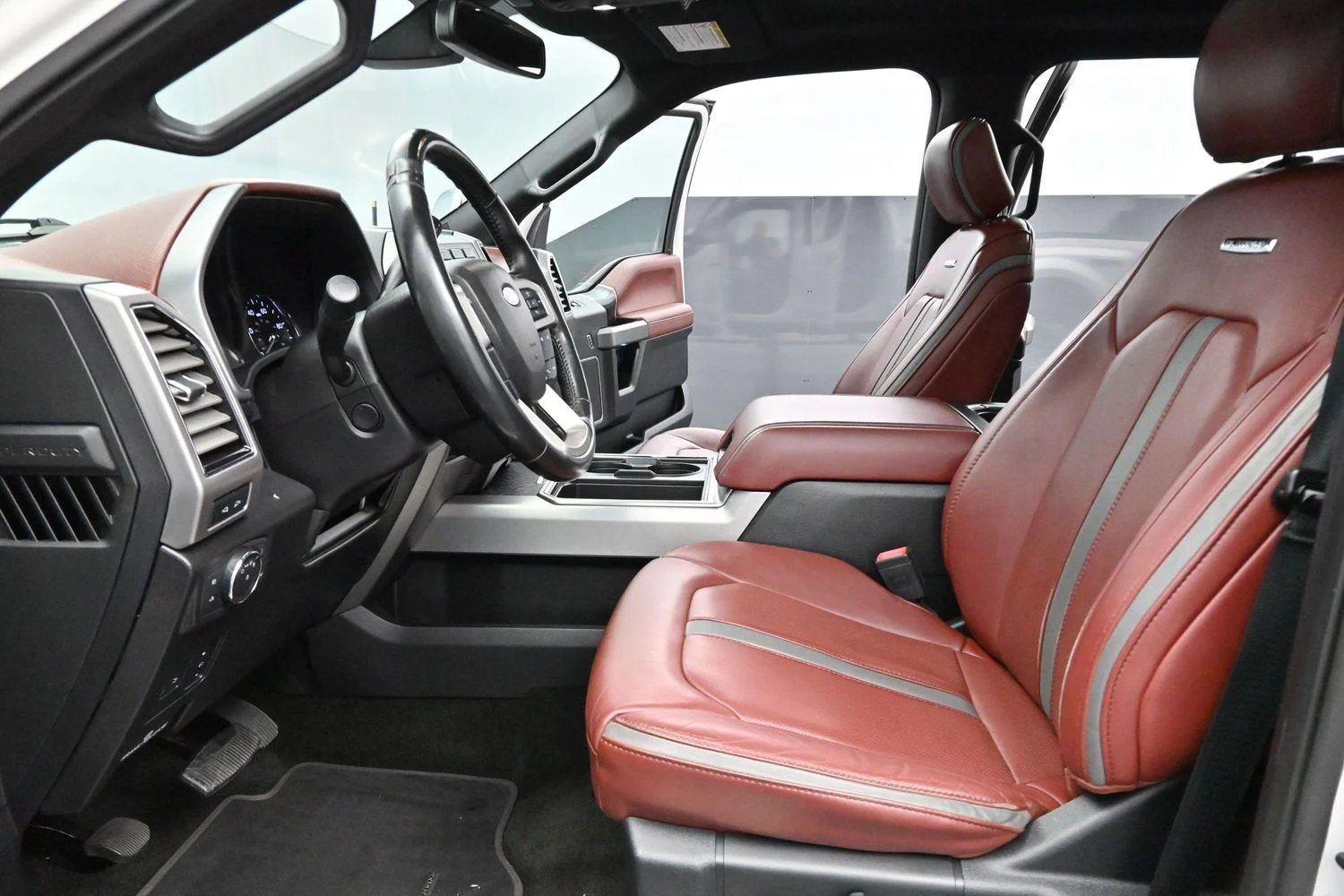 Used 2019 White Platinum Metallic Tri-Coat Ford Platinum image 12