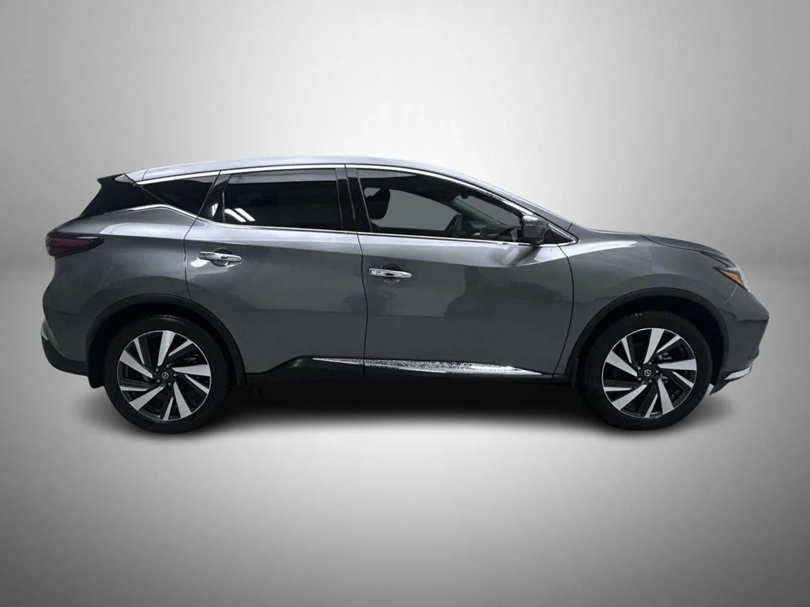 Used 2022 Gray Nissan SL image 4