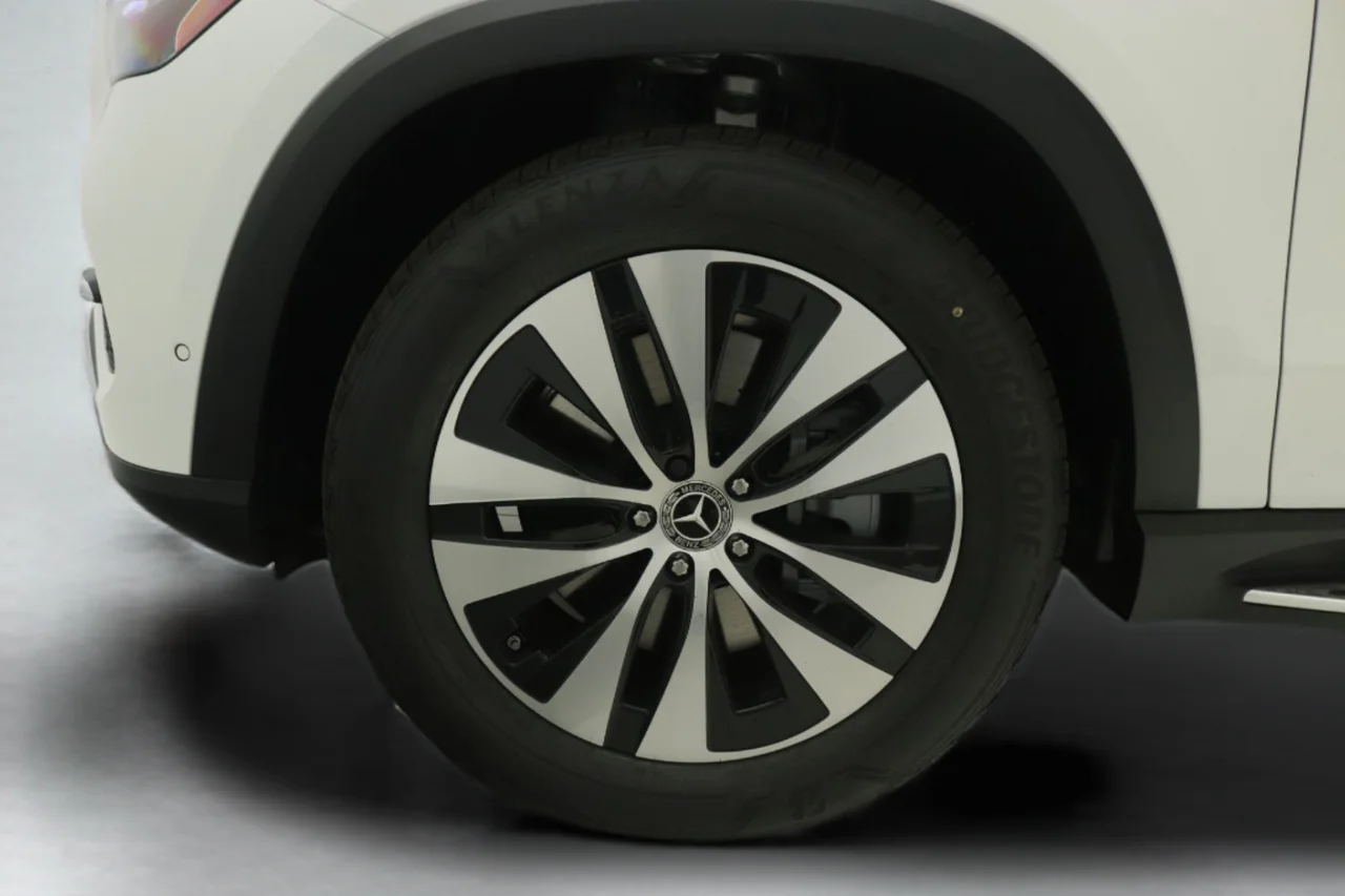 New 2026 Polar White Mercedes-Benz 450e 4MATIC® image 11