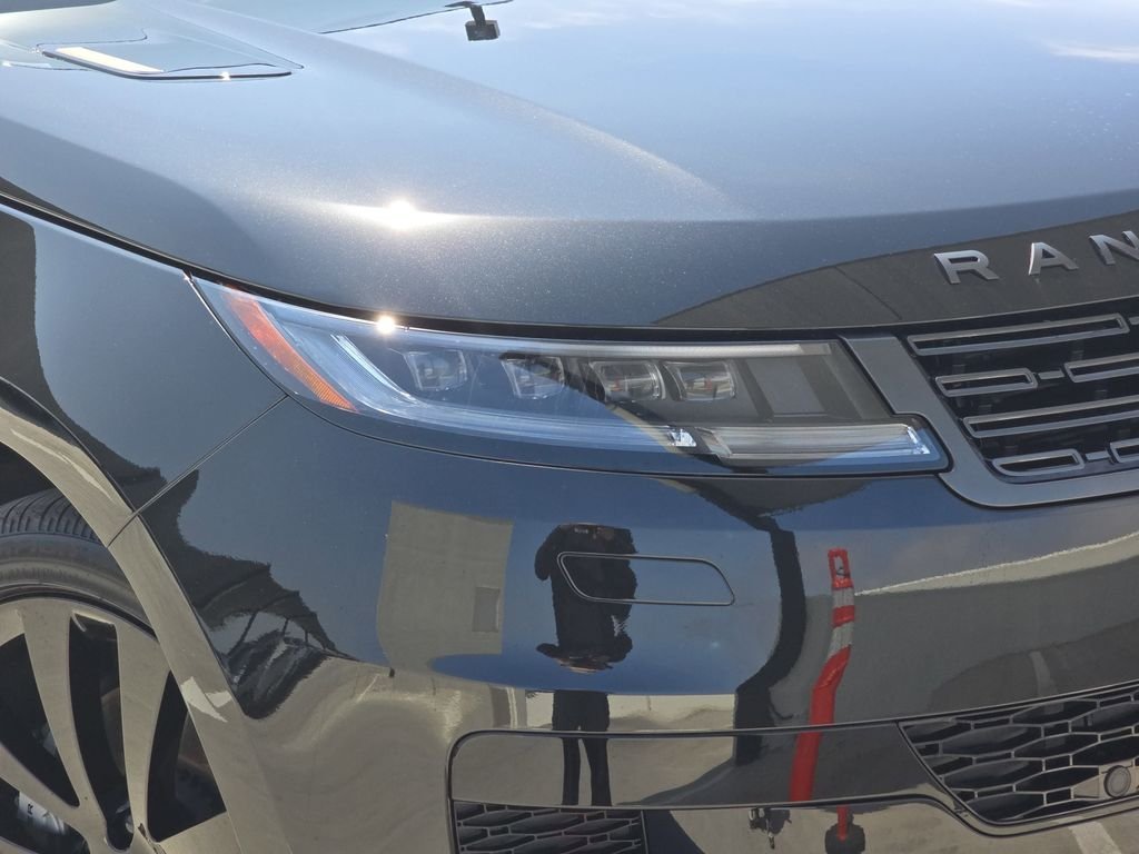 New 2026 Santorini Black LAND ROVER Dynamic SE image 33