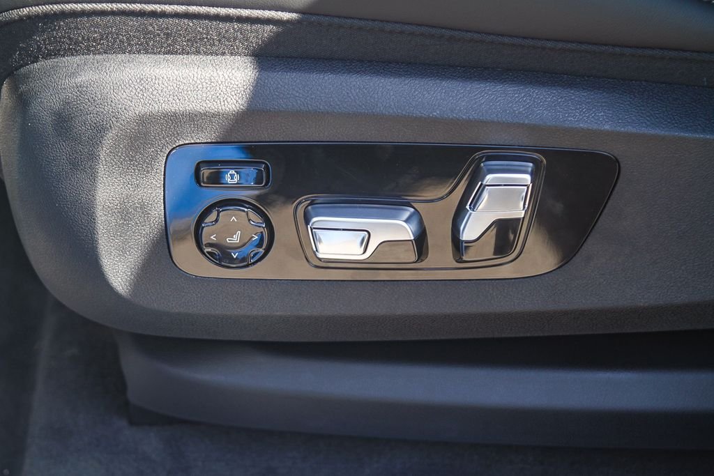New 2026 Santorini Blue BMW Label image 17