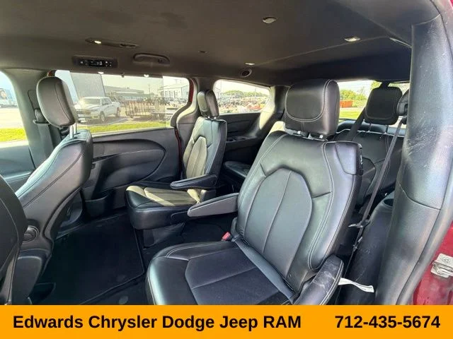 Used 2025 Red Chrysler Select image 21