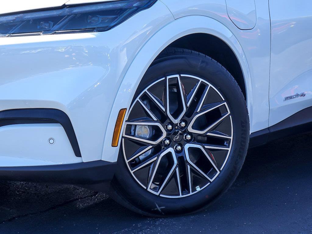 Used 2026 White Metallic Ford Premium image 4