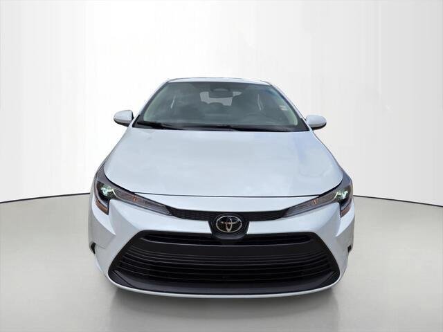 Used 2026 Wind Chill Pearl Toyota LE image 8