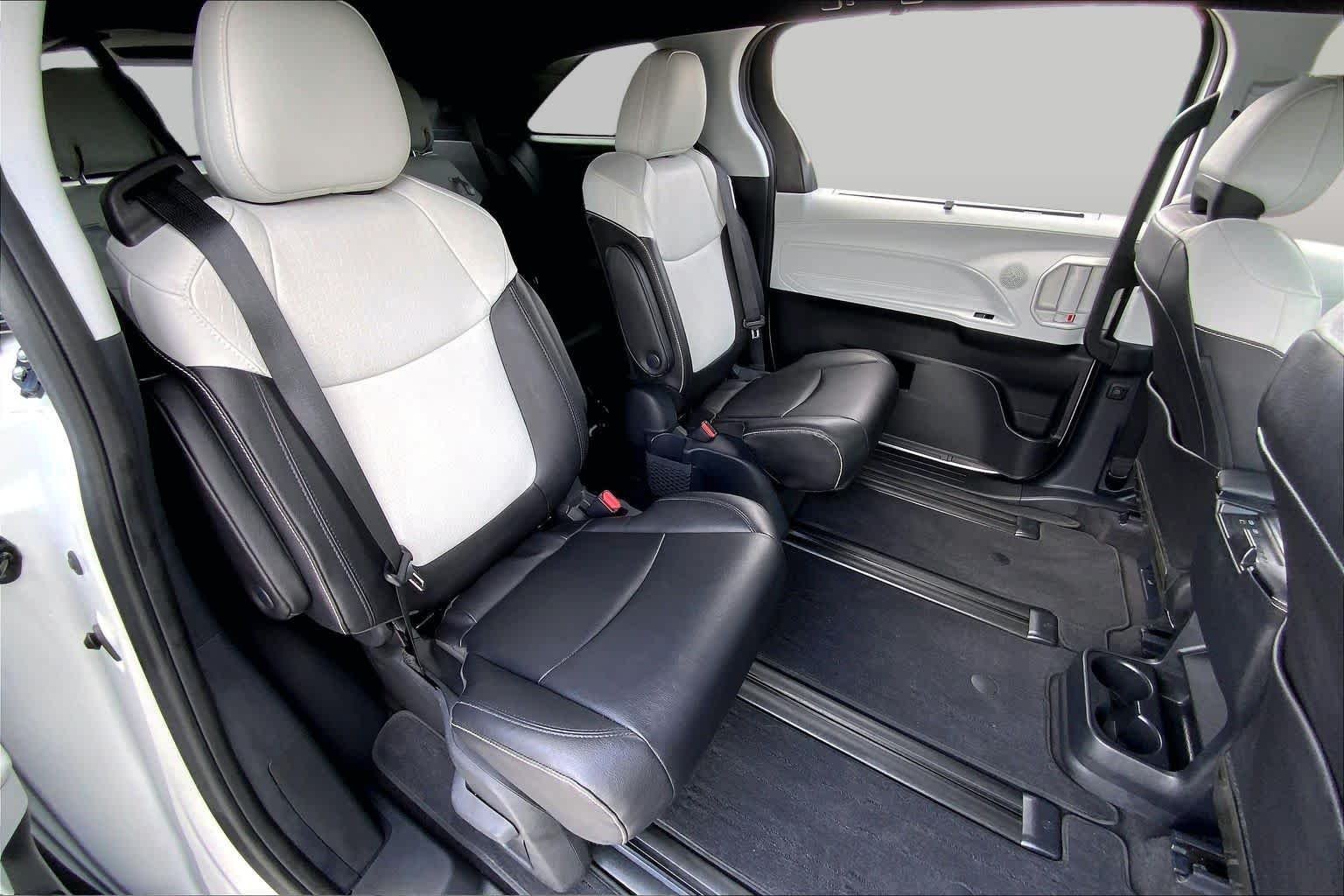Used 2025 Ice Cap Toyota XSE image 19