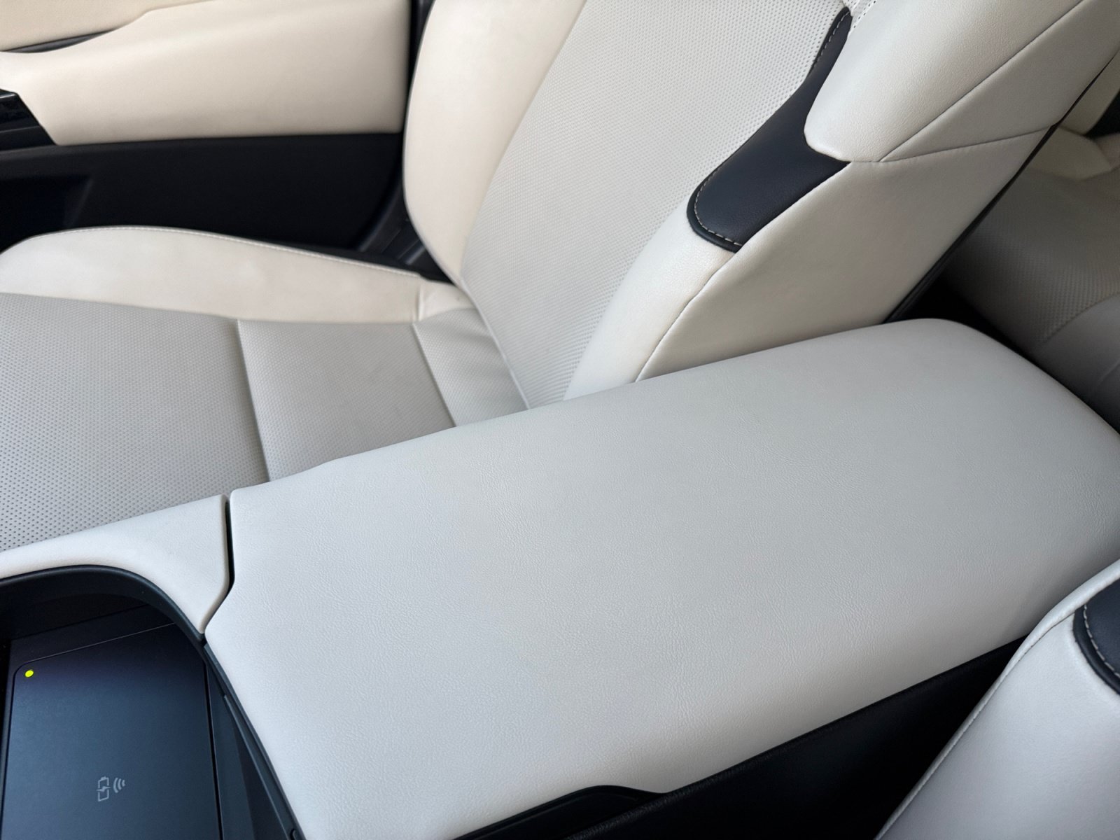Used 2025 White Pearl Lexus 300h image 14