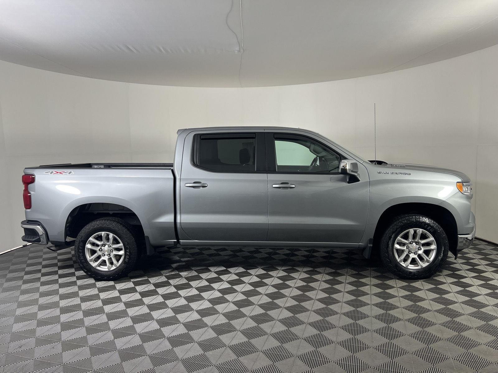 Used 2025 Sterling Gray Metallic Chevrolet LT image 23