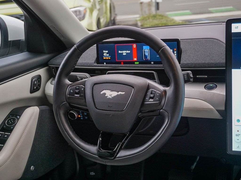 Used 2022 White Ford Premium image 17