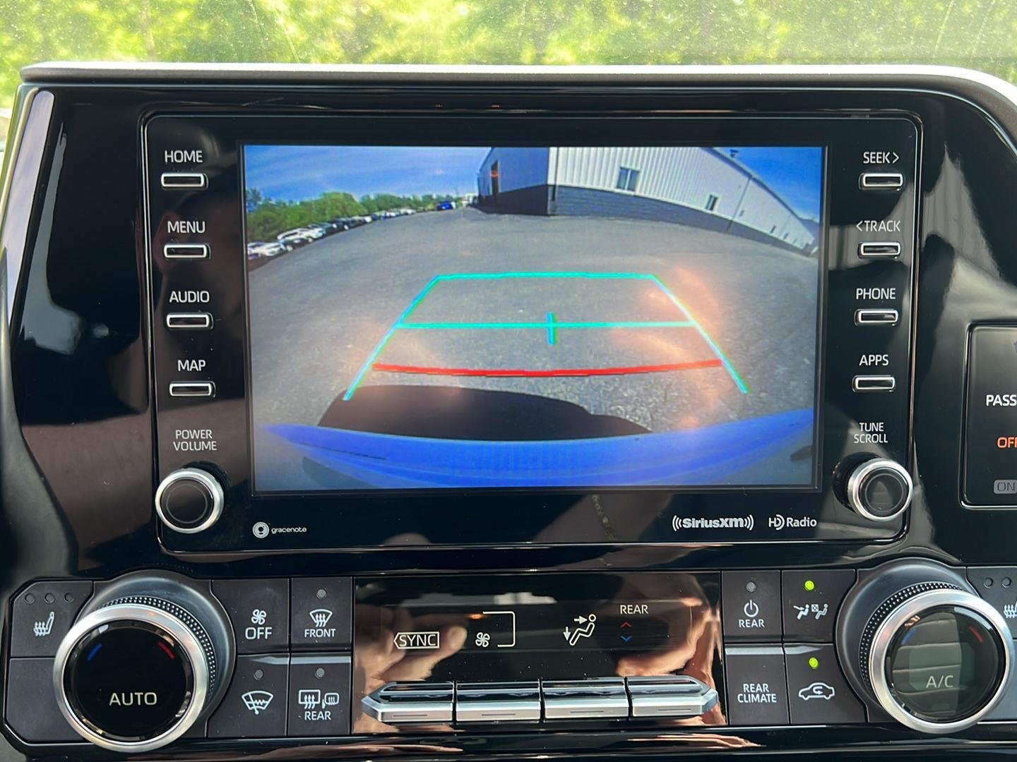 Used 2022 Wind Chill Pearl Toyota XLE image 10