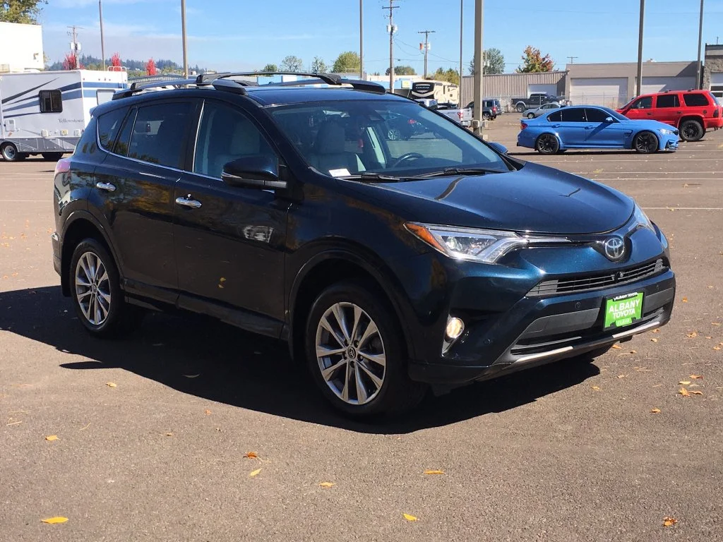 Used 2017 Blue Toyota Platinum image 9