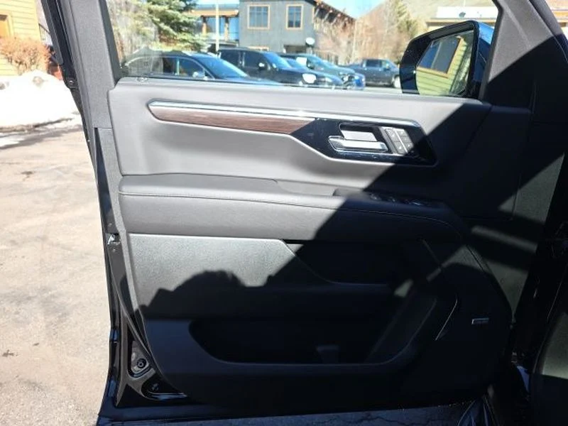 2026 Chevrolet Suburban Premier - Photo 11