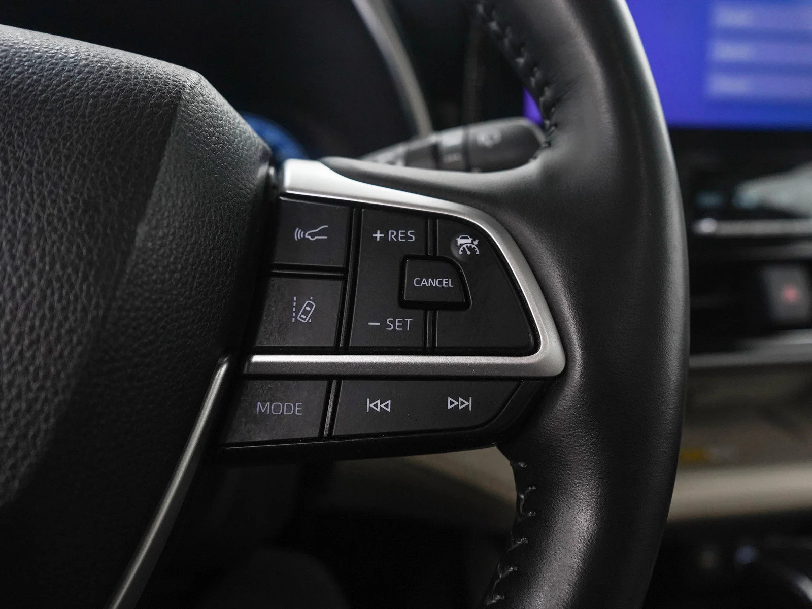 Used 2023  Toyota Hybrid Platinum image 28