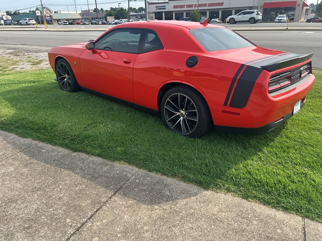 Used 2017 Go Mango Dodge 392 Hemi Scat Pack Shaker image 5